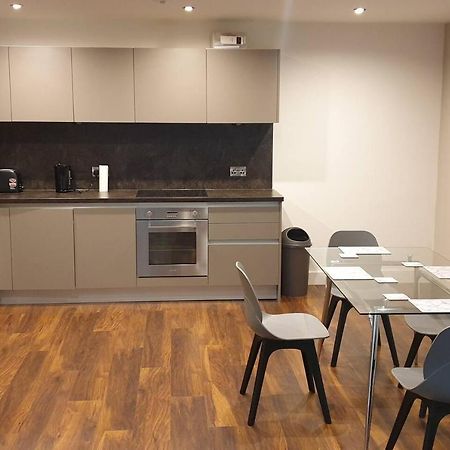 Stunning 2-Bed Apartment In Manchester City Centre แมนเชสเตอร์ ภายนอก รูปภาพ