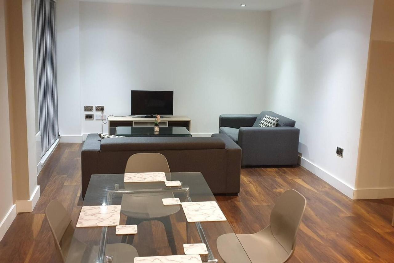 Stunning 2-Bed Apartment In Manchester City Centre แมนเชสเตอร์ ภายนอก รูปภาพ